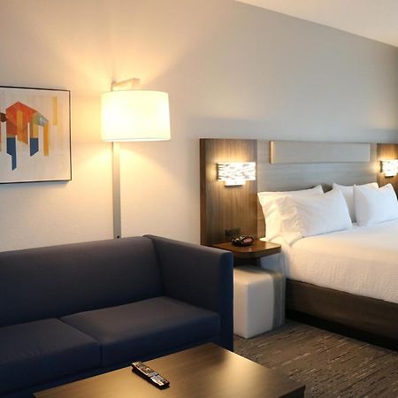 Holiday Inn Express&Suites Marquette, an IHG Hotel Extérieur photo
