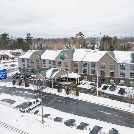 Holiday Inn Express&Suites Marquette, an IHG Hotel Extérieur photo