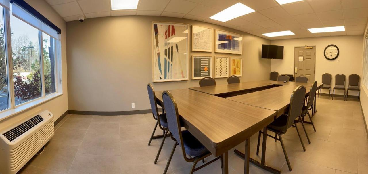 Holiday Inn Express&Suites Marquette, an IHG Hotel Extérieur photo