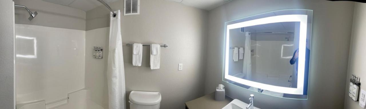Holiday Inn Express&Suites Marquette, an IHG Hotel Extérieur photo