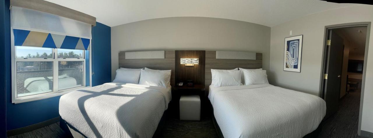 Holiday Inn Express&Suites Marquette, an IHG Hotel Extérieur photo