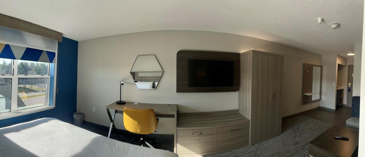 Holiday Inn Express&Suites Marquette, an IHG Hotel Extérieur photo