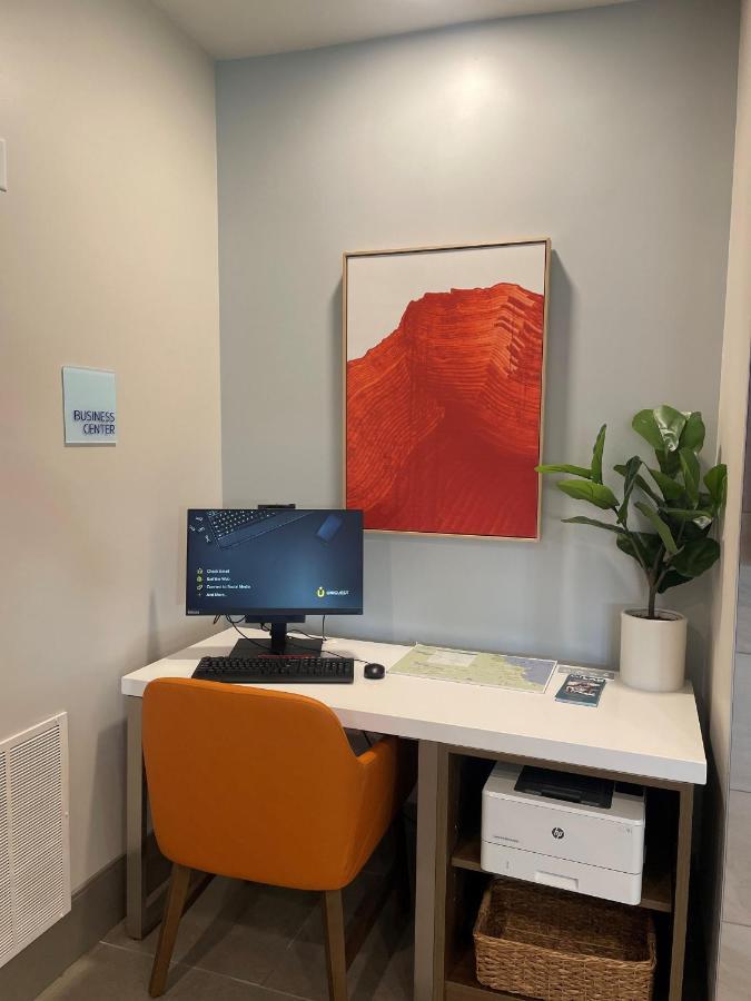 Holiday Inn Express&Suites Marquette, an IHG Hotel Extérieur photo