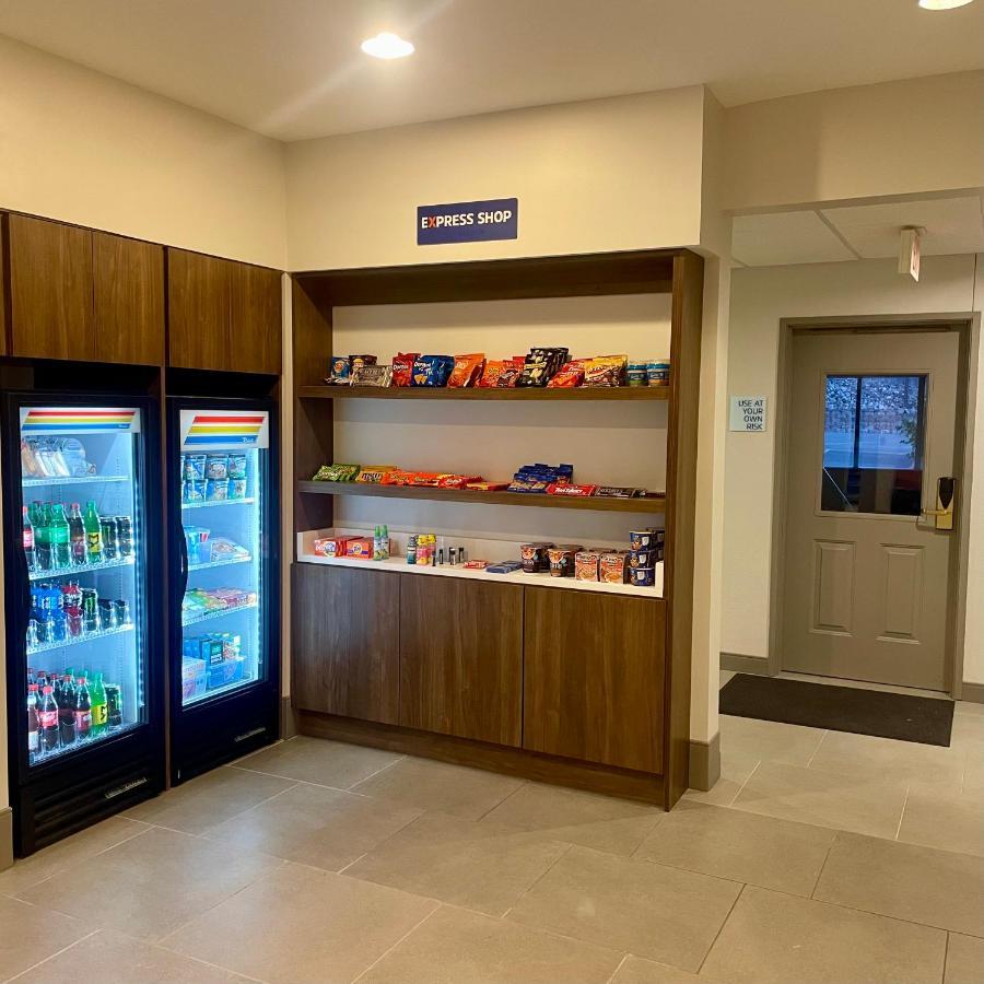 Holiday Inn Express&Suites Marquette, an IHG Hotel Extérieur photo