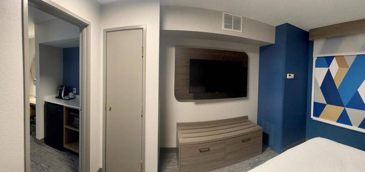 Holiday Inn Express&Suites Marquette, an IHG Hotel Extérieur photo