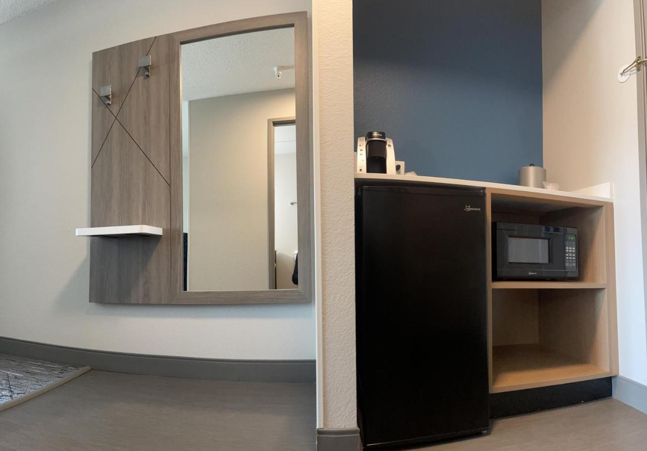 Holiday Inn Express&Suites Marquette, an IHG Hotel Extérieur photo