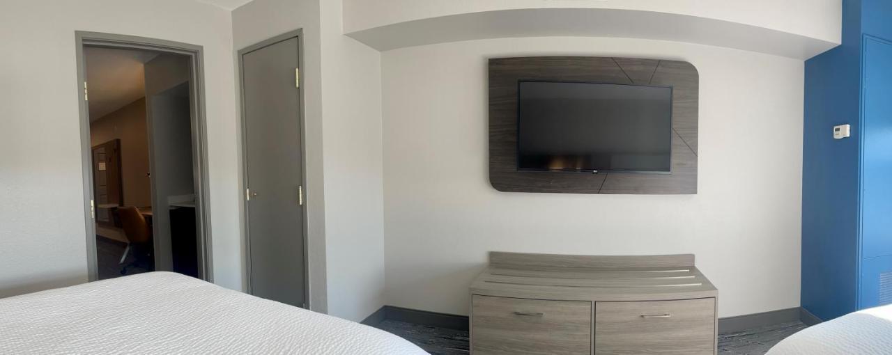 Holiday Inn Express&Suites Marquette, an IHG Hotel Extérieur photo