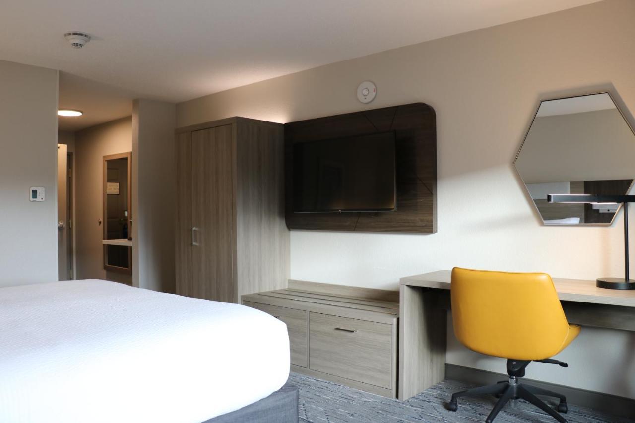 Holiday Inn Express&Suites Marquette, an IHG Hotel Extérieur photo