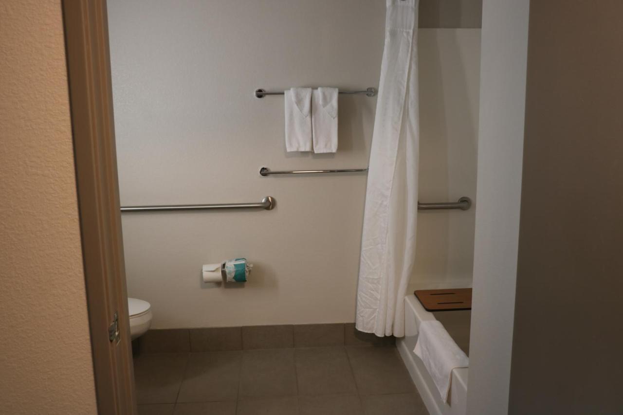 Holiday Inn Express&Suites Marquette, an IHG Hotel Extérieur photo