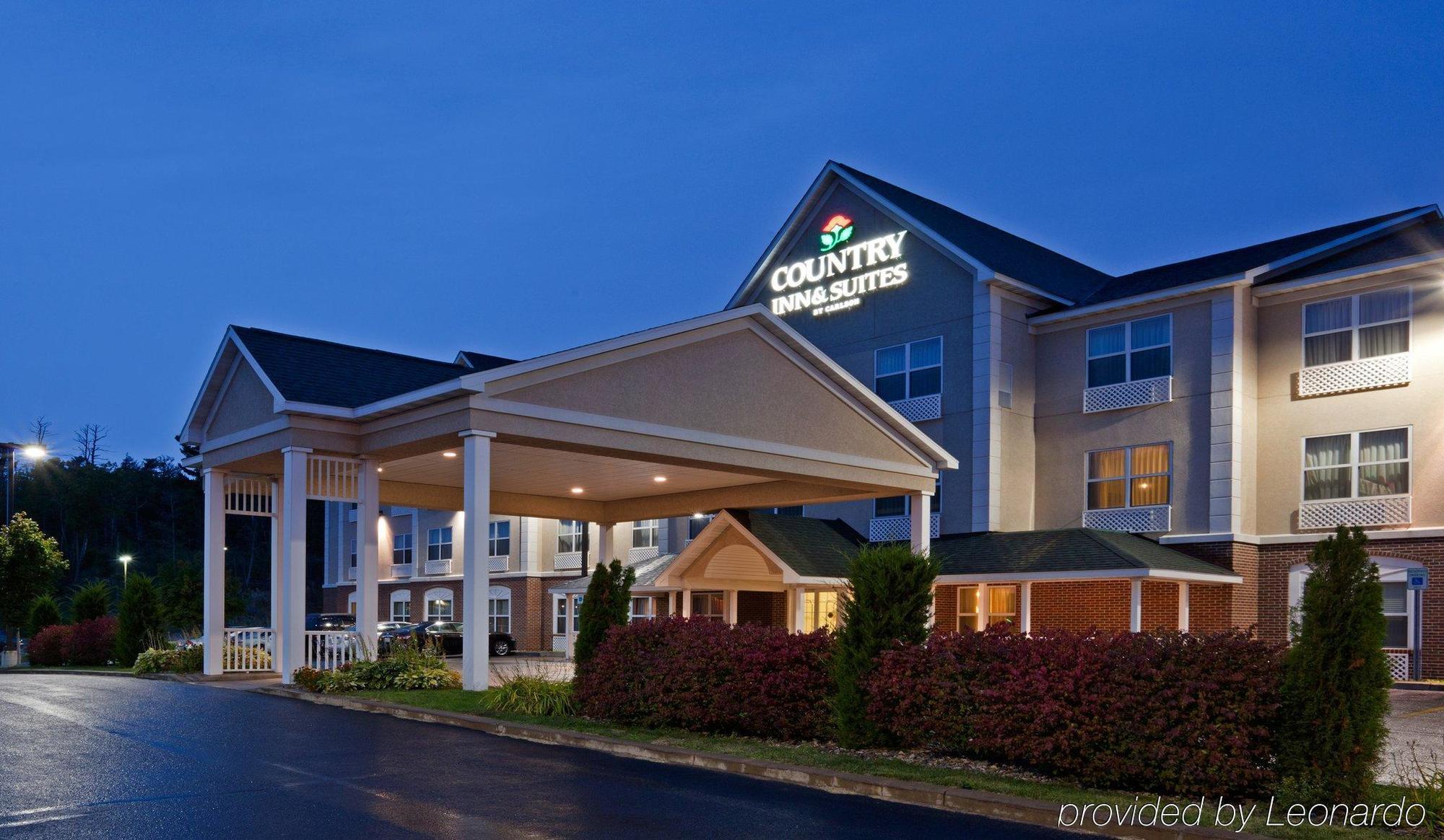 Holiday Inn Express&Suites Marquette, an IHG Hotel Extérieur photo