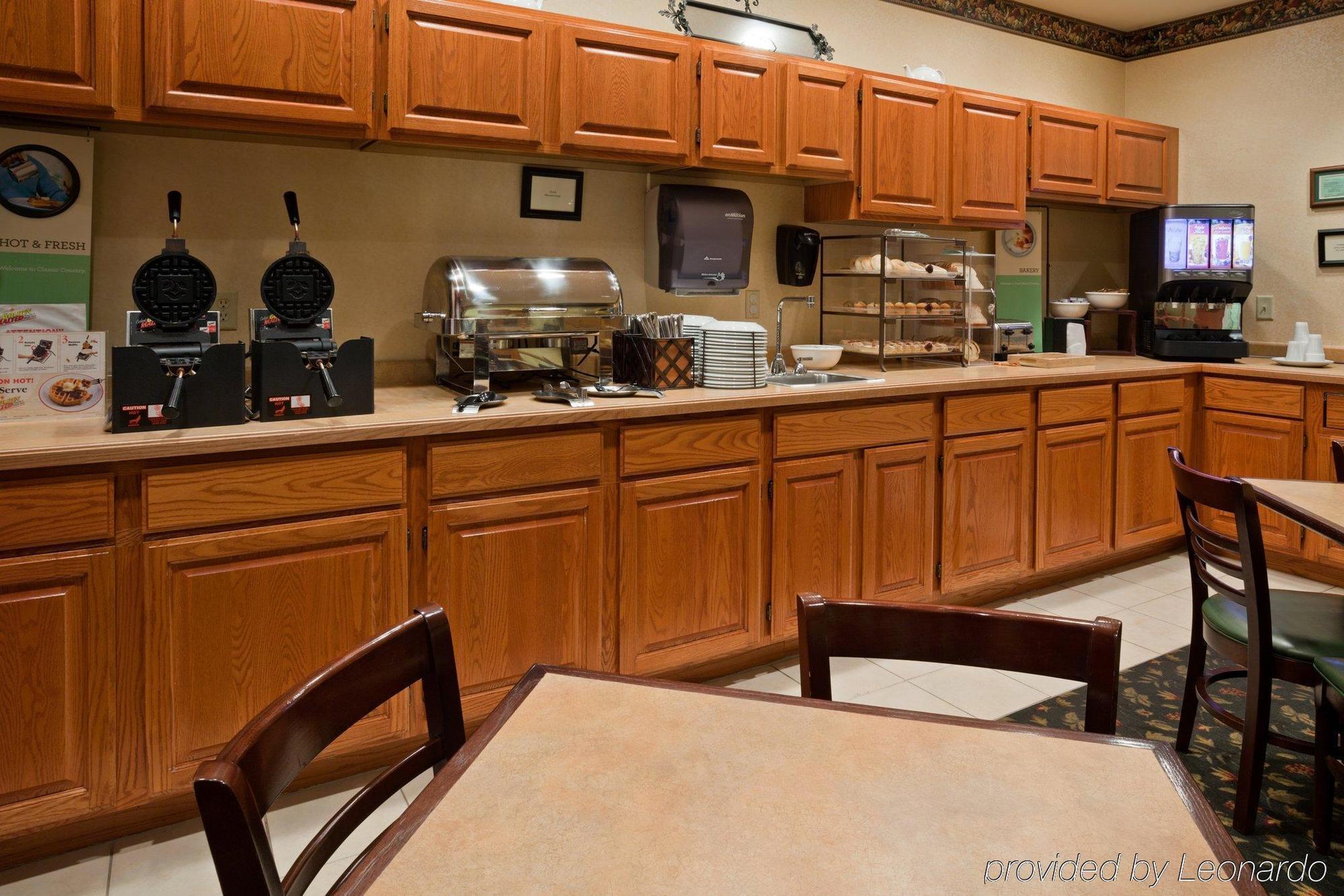 Holiday Inn Express&Suites Marquette, an IHG Hotel Extérieur photo