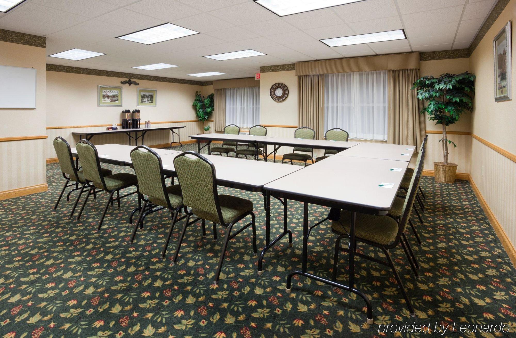 Holiday Inn Express&Suites Marquette, an IHG Hotel Extérieur photo