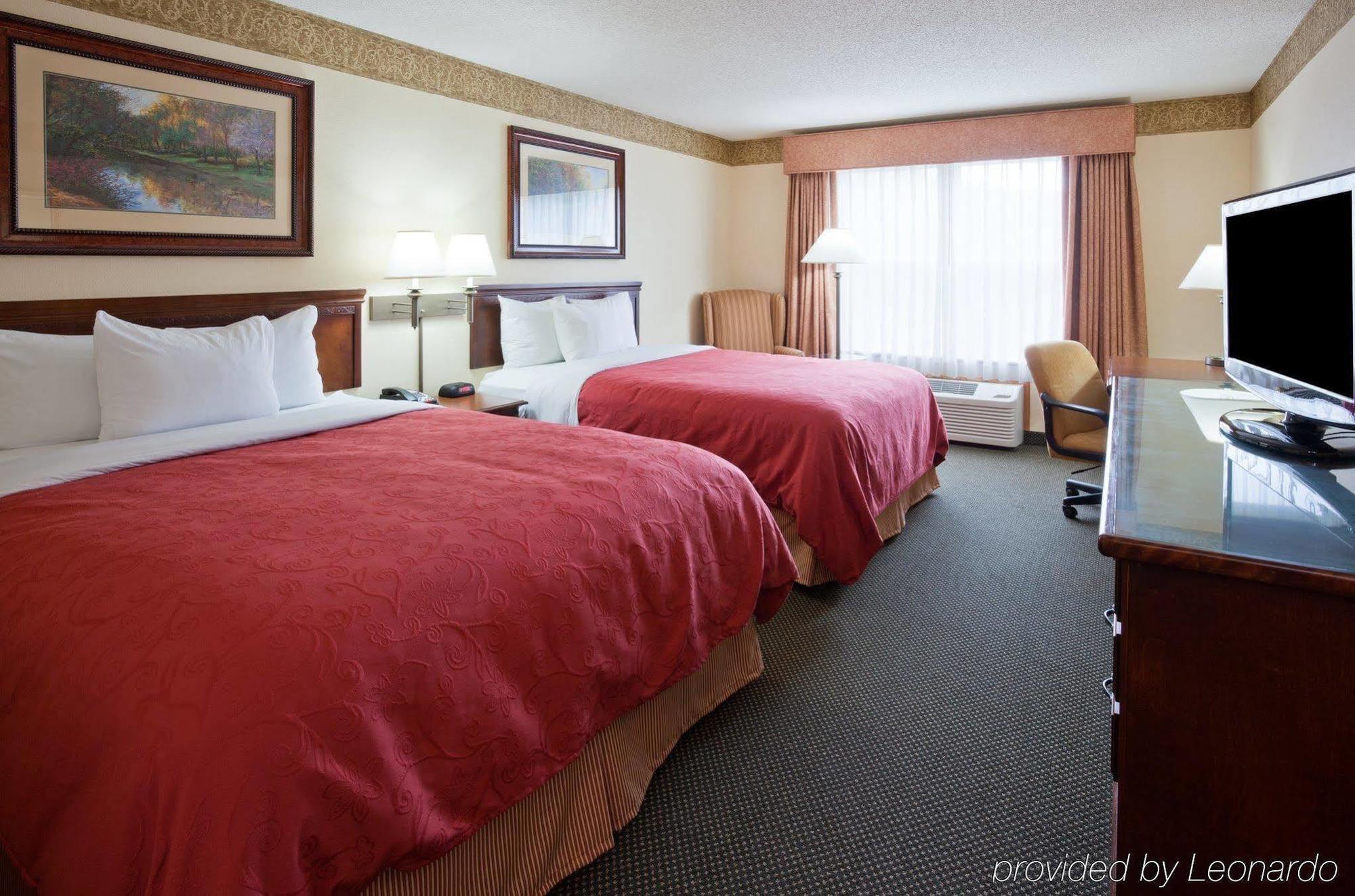 Holiday Inn Express&Suites Marquette, an IHG Hotel Extérieur photo