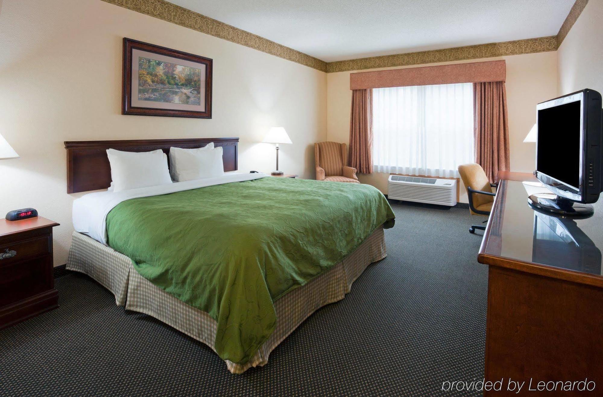 Holiday Inn Express&Suites Marquette, an IHG Hotel Extérieur photo