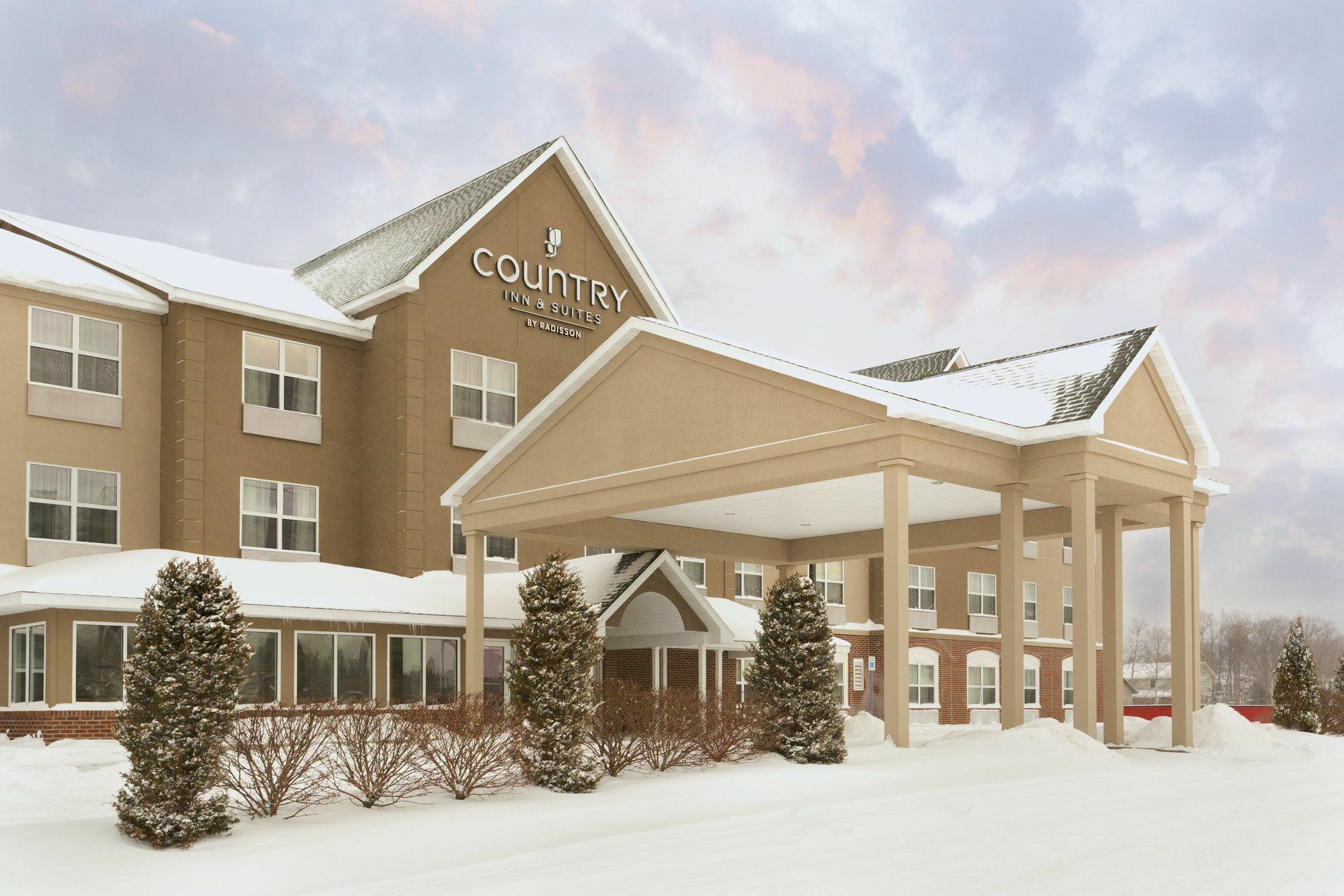 Holiday Inn Express&Suites Marquette, an IHG Hotel Extérieur photo